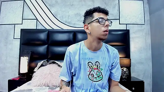 Snapshot of Derek_and_Skarlet chatting on 03-10-25, 11:10 Derek and Skarlet online show from 03-10-25, 11:10