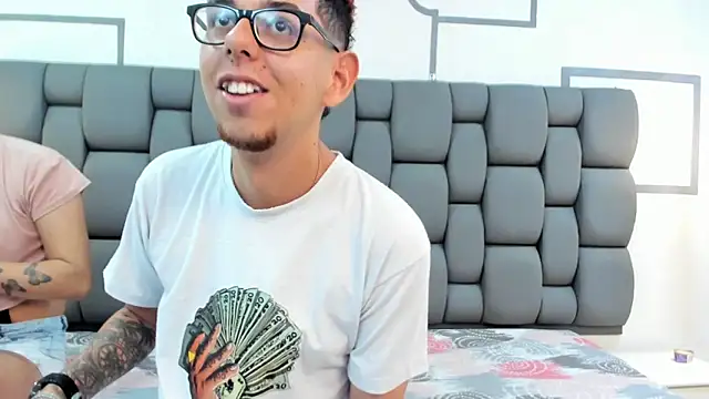 Snapshot of Derek_and_Skarlet chatting on 09-10-25, 03:01 Derek and Skarlet online show from 09-10-25, 03:01