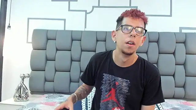 Snapshot of Derek_and_Skarlet chatting on 09-11-25, 06:08 Derek and Skarlet online show from 09-11-25, 06:08