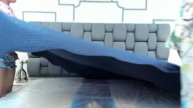 Snapshot of Derek_and_Skarlet chatting on 09-12-25, 02:50 Derek and Skarlet online show from 09-12-25, 02:50