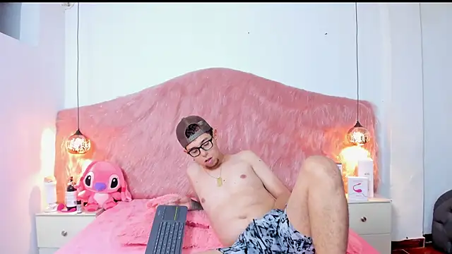 Snapshot of Derek_and_Skarlet chatting on 11-04-25, 07:57 Derek and Skarlet online show from 11-04-25, 07:57