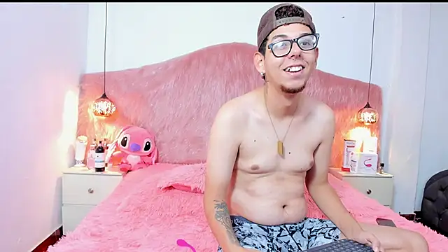 Snapshot of Derek_and_Skarlet chatting on 11-17-25, 03:51 Derek and Skarlet online show from 11-17-25, 03:51