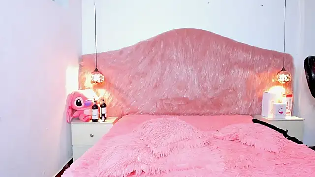 Snapshot of Derek_and_Skarlet chatting on 11-28-25, 03:04 Derek and Skarlet online show from 11-28-25, 03:04