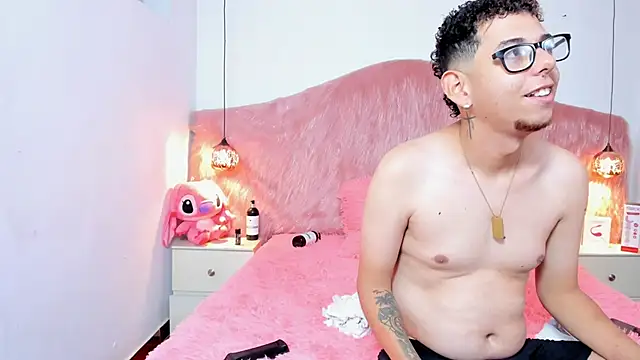 Snapshot of Derek_and_Skarlet chatting on 11-29-25, 03:04 Derek and Skarlet online show from 11-29-25, 03:04