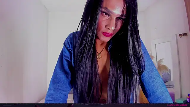 Snapshot of carolinemiller7 chatting on 10-11-25, 06:12 carolinemiller7 online show from 10-11-25, 06:12