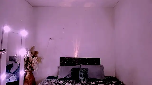 carolinemiller7 online show from 04-12-26, 03:22