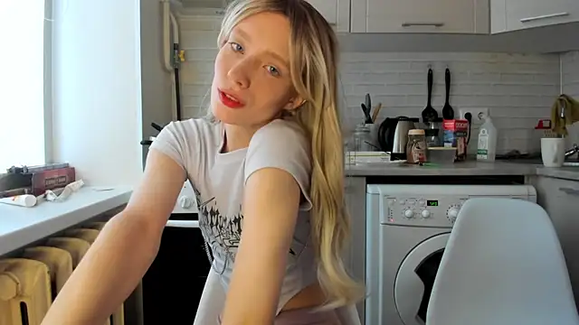 Snapshot of _Alice_Kitty chatting on 01-11-25, 10:51 Alice Kitty online show from 01-11-25, 10:51