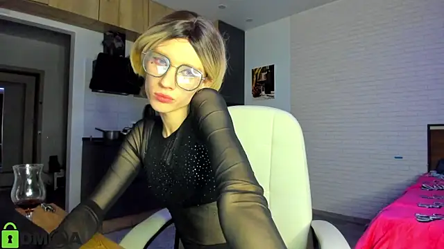 Snapshot of _Alice_Kitty chatting on 10-26-25, 03:18 Alice Kitty online show from 10-26-25, 03:18