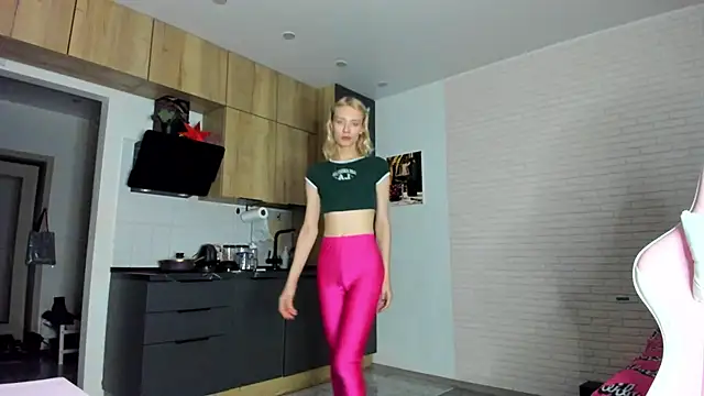 Snapshot of _Alice_Kitty chatting on 01-12-26, 04:45 Alice Kitty online show from 01-12-26, 04:45