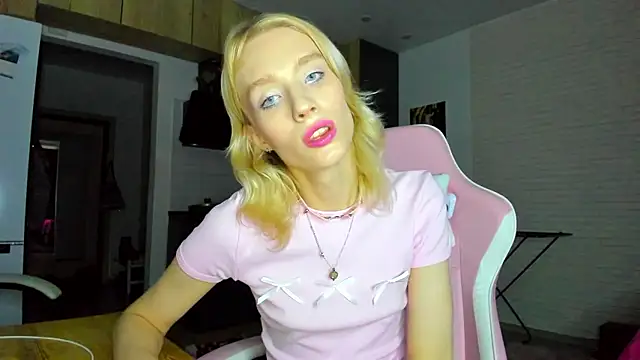 Snapshot of _Alice_Kitty chatting on 01-14-26, 12:00 Alice Kitty online show from 01-14-26, 12:00