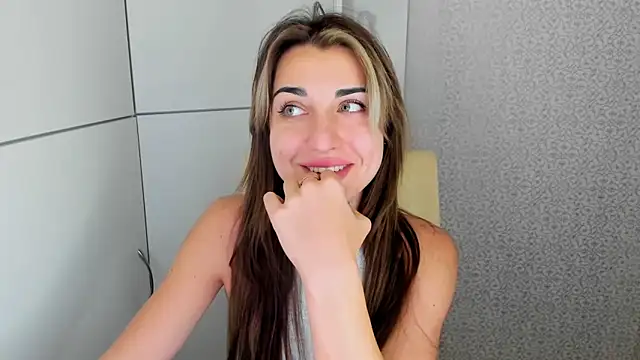 Snapshot of Summmmersky chatting on 01-02-25, 02:46 Summmmersky online show from 01-02-25, 02:46