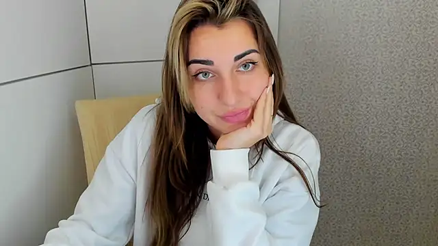 Snapshot of Summmmersky chatting on 01-10-25, 11:33 Summmmersky online show from 01-10-25, 11:33