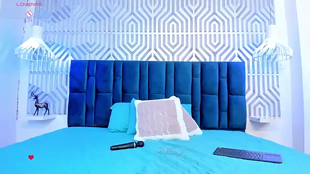 Abbyadams online show from 10-31-25, 03:18