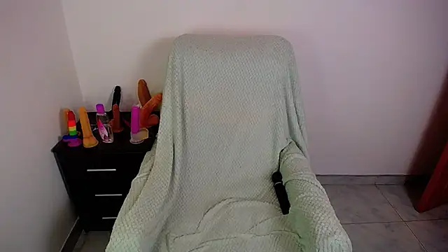 Snapshot of hot_girl01_hanna chatting on 09-18-25, 10:12 hot girl01 hanna online show from 09-18-25, 10:12