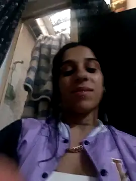 Snapshot of baby_liz01 chatting on 02-21-26, 01:23 baby liz01 online show from 02-21-26, 01:23