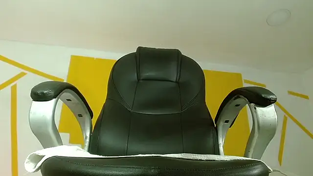 Snapshot of FrannBoy chatting on 02-26-25, 07:05 FrannBoy online show from 02-26-25, 07:05