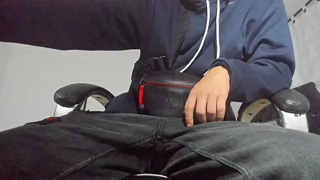 Snapshot of FrannBoy chatting on 01-16-26, 04:05 FrannBoy online show from 01-16-26, 04:05