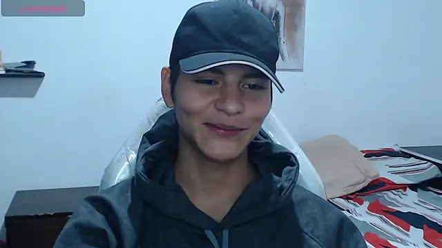 Snapshot of alanprince44 chatting on 01-10-25, 03:50 alanprince44 online show from 01-10-25, 03:50