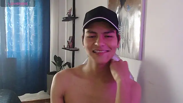 Snapshot of alanprince44 chatting on 01-14-25, 10:02 alanprince44 online show from 01-14-25, 10:02