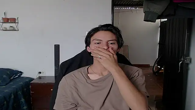 Snapshot of alanprince44 chatting on 03-15-26, 05:41 alanprince44 online show from 03-15-26, 05:41