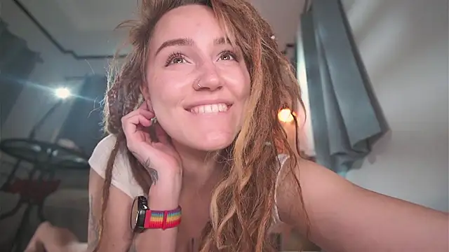 Snapshot of Winnie_sweet chatting on 10-13-25, 09:53 Winnie sweet online show from 10-13-25, 09:53