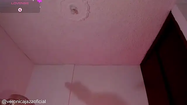 Snapshot of Veronicajazz chatting on 01-18-25, 12:57 Veronicajazz online show from 01-18-25, 12:57