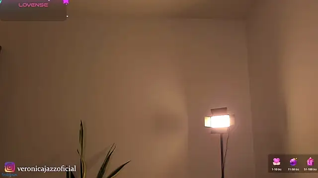 Snapshot of Veronicajazz chatting on 01-14-26, 04:01 Veronicajazz online show from 01-14-26, 04:01