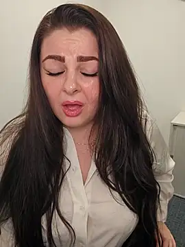 Snapshot of Britishbella chatting on 11-13-25, 04:28 Britishbella online show from 11-13-25, 04:28