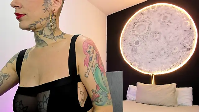 Snapshot of GinebraaFox_ chatting on 02-06-25, 02:26 GinebraaFox online show from 02-06-25, 02:26