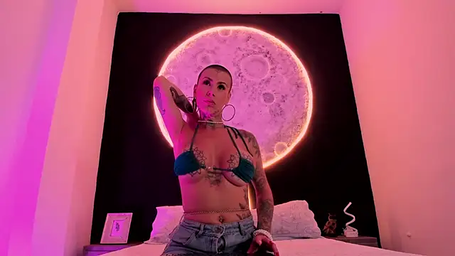 Snapshot of GinebraaFox_ chatting on 02-13-25, 03:03 GinebraaFox online show from 02-13-25, 03:03