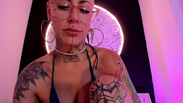 Snapshot of GinebraaFox_ chatting on 02-13-25, 06:05 GinebraaFox online show from 02-13-25, 06:05