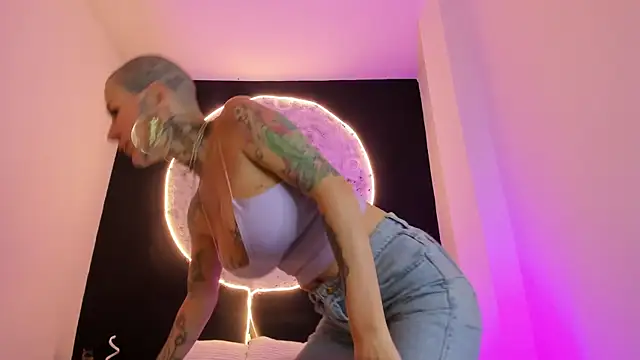 Snapshot of GinebraaFox_ chatting on 03-10-25, 02:48 GinebraaFox online show from 03-10-25, 02:48