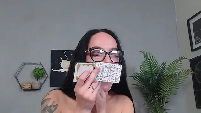 IzabelllNoir online show from 04-30-26, 05:47