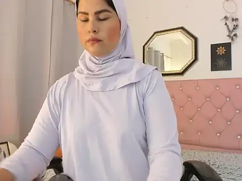 AishaAmin  online show from 07-25-26, 12:14