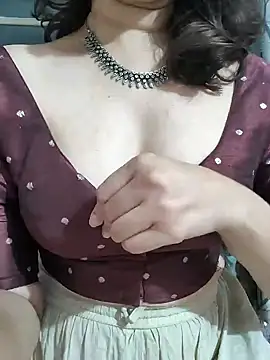 Snapshot of Brown_Maxi chatting on 12-13-24, 01:44 Brown Maxi online show from 12-13-24, 01:44