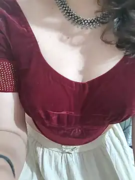 Snapshot of Brown_Maxi chatting on 02-02-25, 09:40 Brown Maxi online show from 02-02-25, 09:40