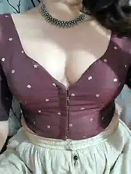 Snapshot of Brown_Maxi chatting on 02-16-25, 03:27 Brown Maxi online show from 02-16-25, 03:27