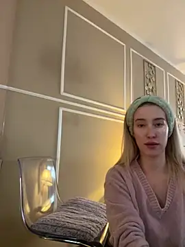 Snapshot of SerenaBennet chatting on 02-10-26, 12:42 SerenaBennet online show from 02-10-26, 12:42