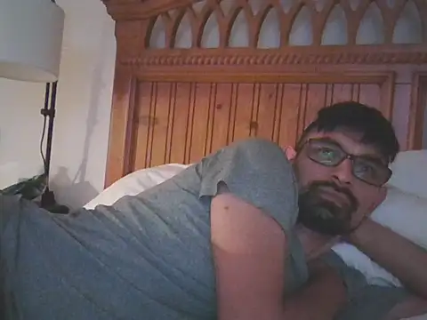 Snapshot of spence204011 chatting on 10-23-25, 03:28 spence204011 online show from 10-23-25, 03:28