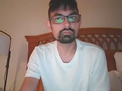 Snapshot of spence204011 chatting on 10-24-25, 09:33 spence204011 online show from 10-24-25, 09:33