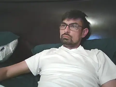 Snapshot of spence204011 chatting on 11-01-25, 11:18 spence204011 online show from 11-01-25, 11:18