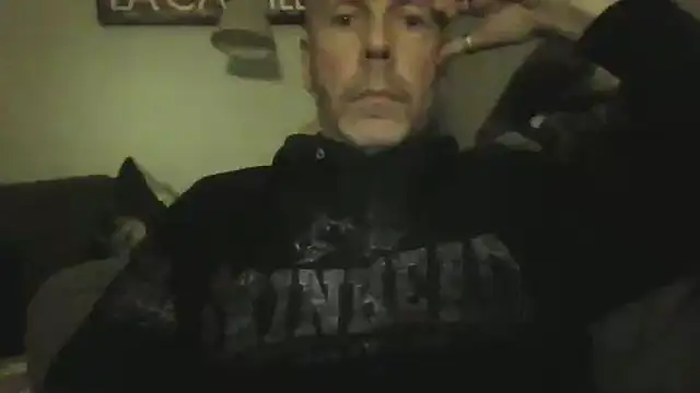 Snapshot of SHARPSkinhead chatting on 12-04-24, 10:08 SHARPSkinhead online show from 12-04-24, 10:08