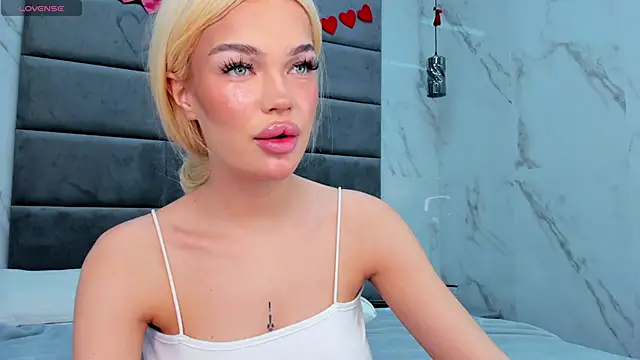 Snapshot of Angel_Sapphire_ chatting on 03-19-25, 08:45 Angel Sapphire online show from 03-19-25, 08:45