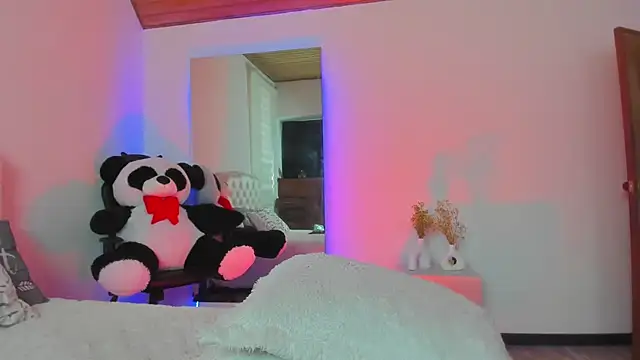 AtheneaRossi online show from 03-21-25, 10:39