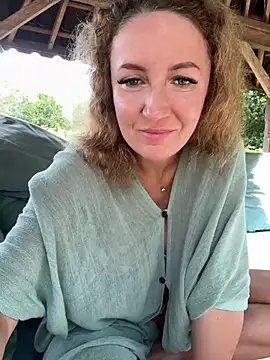 Snapshot of LaVitaBelle chatting on 12-30-24, 12:43 LaVitaBelle online show from 12-30-24, 12:43
