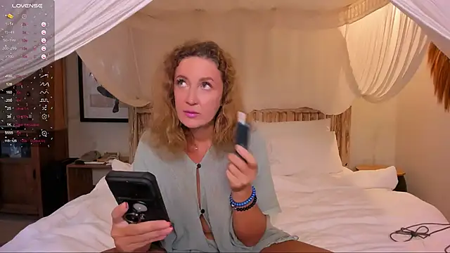 Snapshot of LaVitaBelle chatting on 01-28-25, 06:38 LaVitaBelle online show from 01-28-25, 06:38