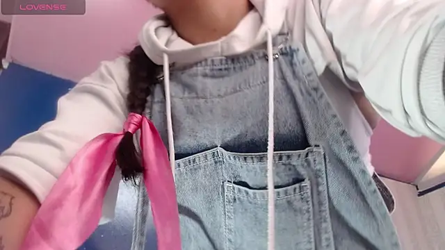 vitoria23  online show from 12-05-25, 02:14