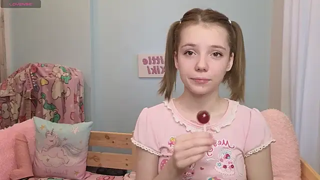 PrincessLittleKiki online show from 10-11-25, 07:07