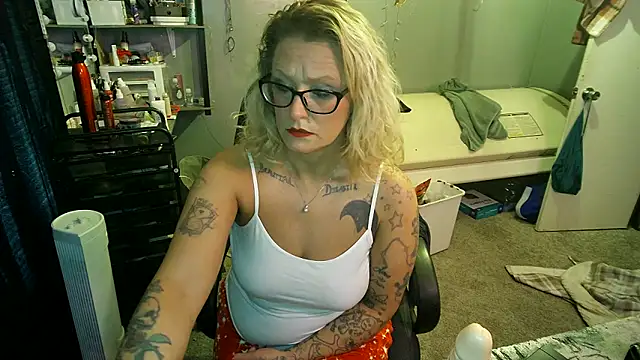 Snapshot of Lisalovely6981 chatting on 02-21-25, 01:00 Lisalovely6981 online show from 02-21-25, 01:00