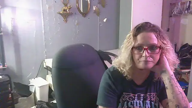 Snapshot of Lisalovely6981 chatting on 03-17-25, 04:22 Lisalovely6981 online show from 03-17-25, 04:22